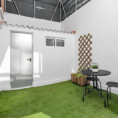 Cozy 2 Bedroom Apartment With Patio Madrid Eksteriør bilde