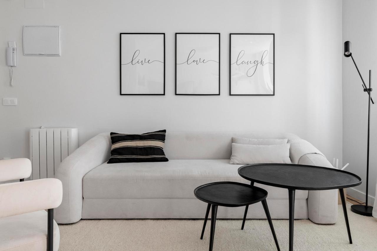 Cozy 2 Bedroom Apartment With Patio Madrid Eksteriør bilde