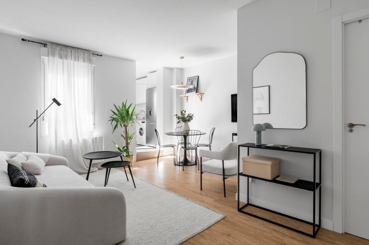 Cozy 2 Bedroom Apartment With Patio Madrid Eksteriør bilde