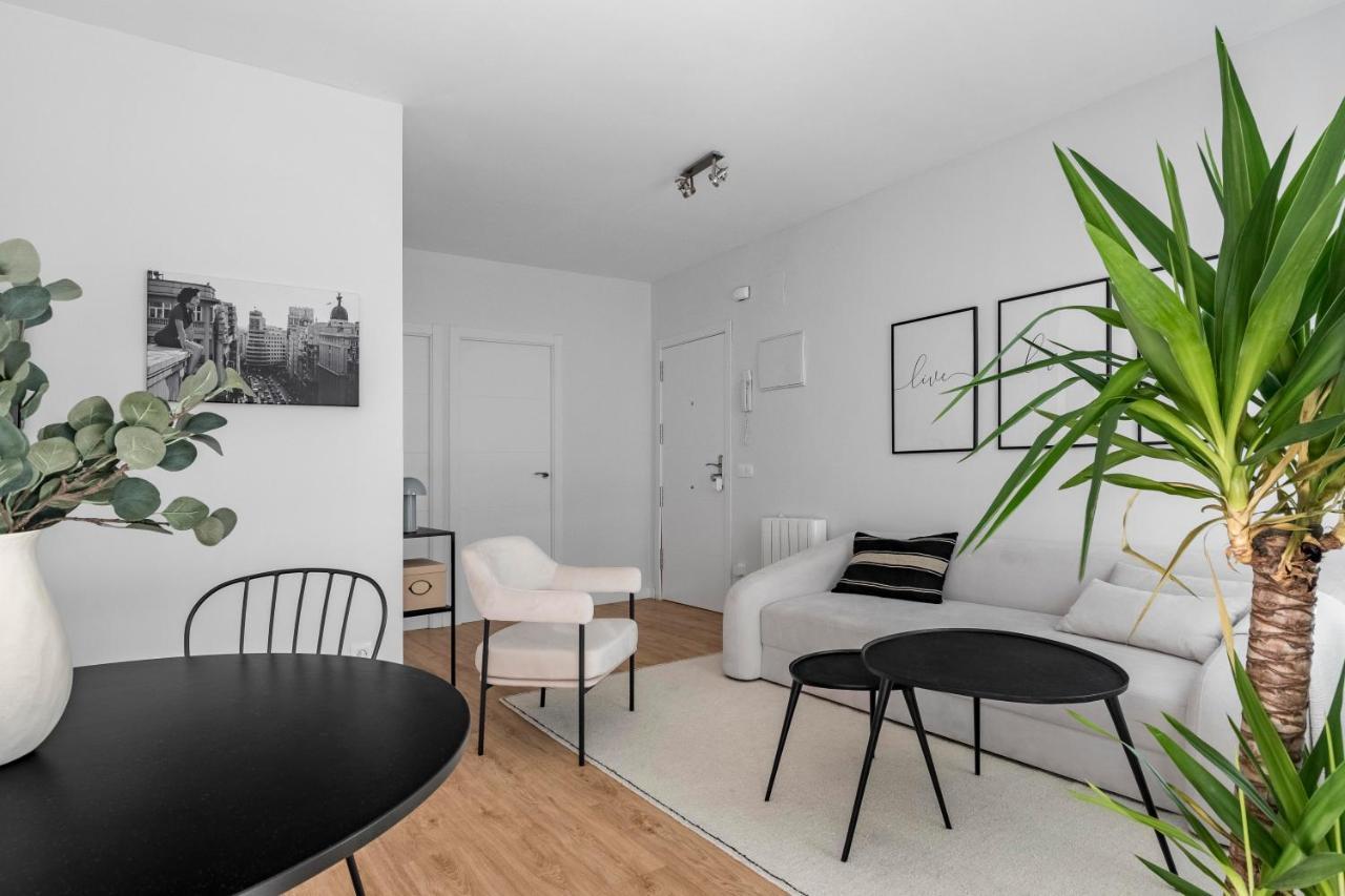 Cozy 2 Bedroom Apartment With Patio Madrid Eksteriør bilde