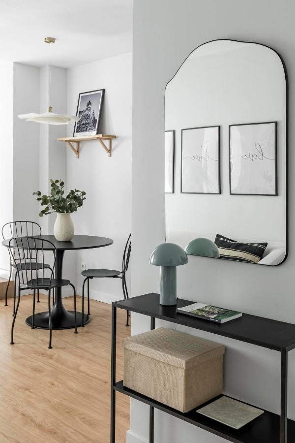 Cozy 2 Bedroom Apartment With Patio Madrid Eksteriør bilde