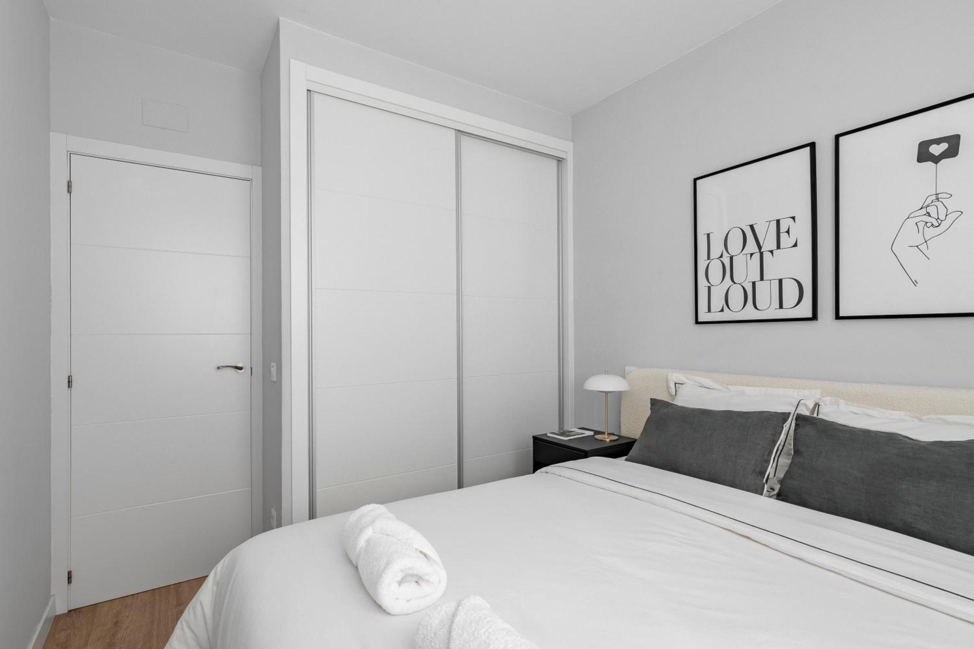 Cozy 2 Bedroom Apartment With Patio Madrid Eksteriør bilde